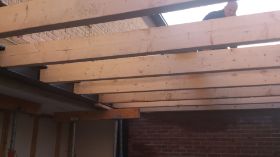 Aanbrengen balkaag.jpg